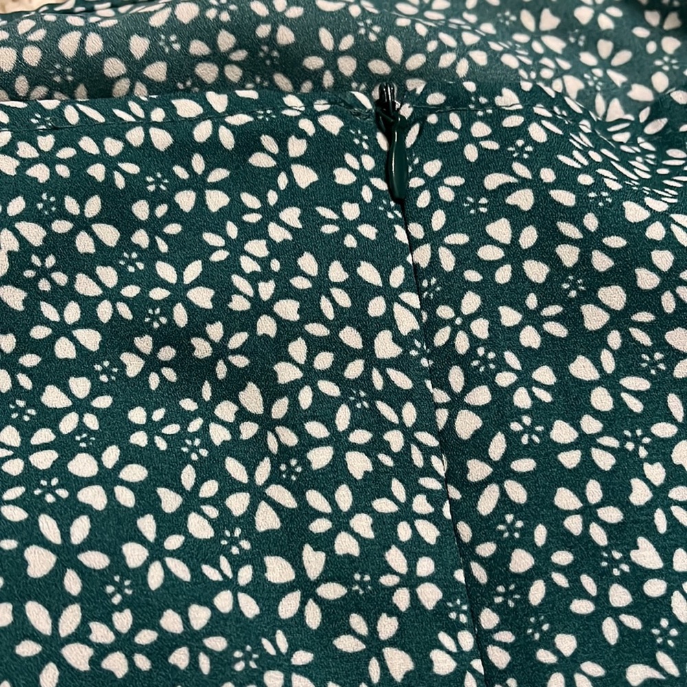 Green and white floral skirt - Picture 6 of 7